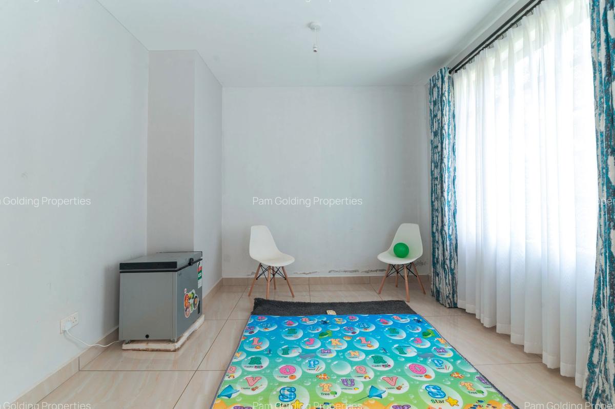 4 Bed Townhouse with En Suite at Queen Estate Road - 4