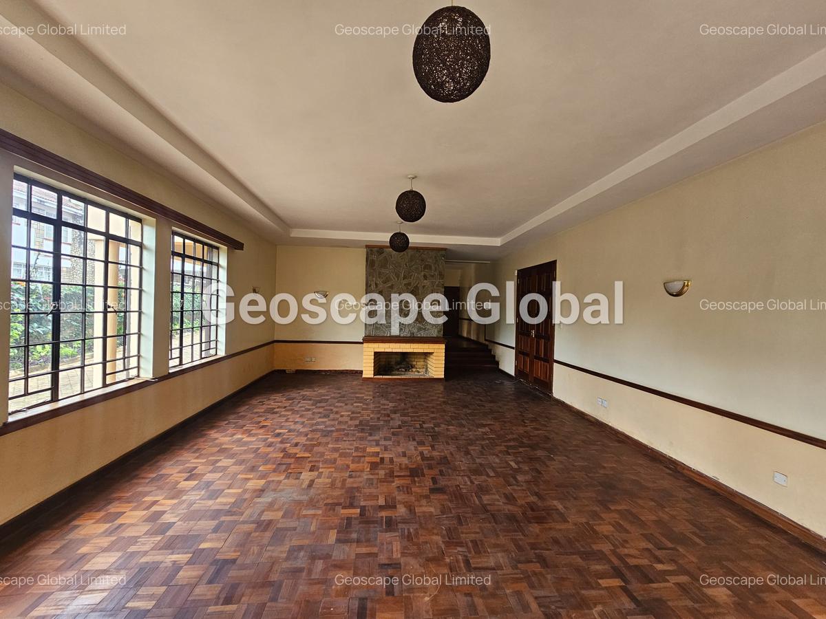 5 Bed House with En Suite in Runda - 1