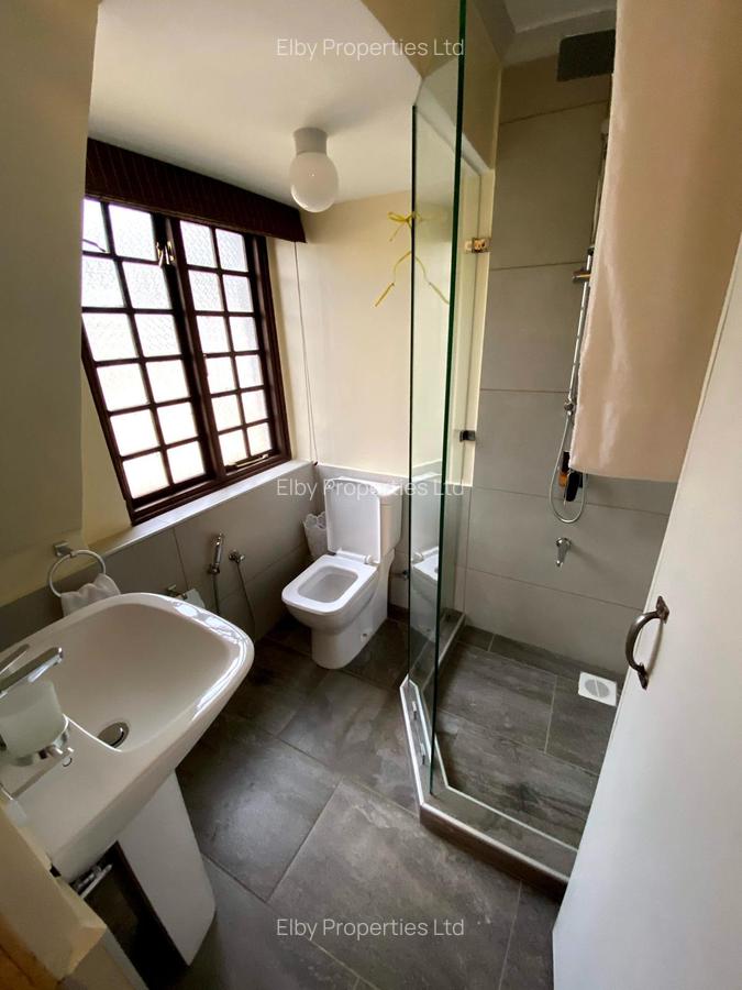 7 Bed House with En Suite in Runda - 16