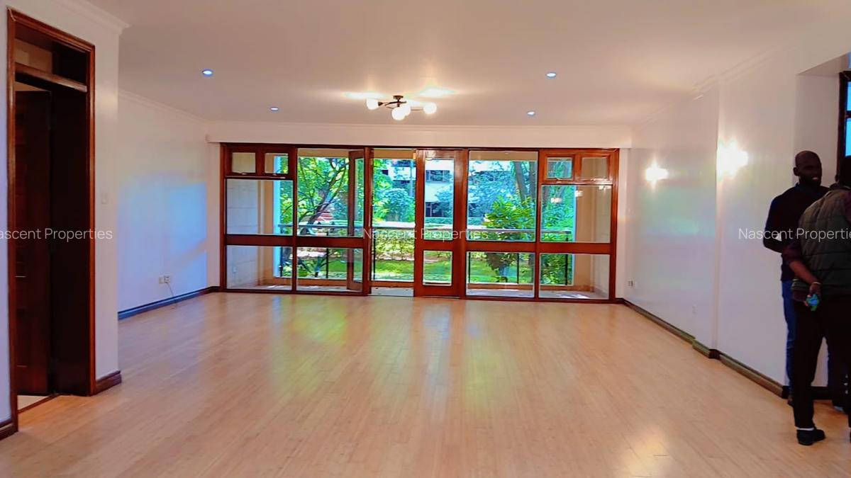 3 Bed Apartment with En Suite in Riverside - 3