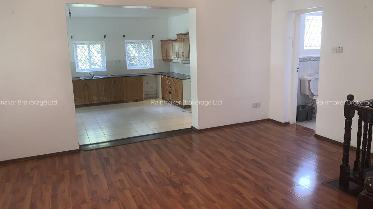 6 Bed House with En Suite in Spring Valley - 12