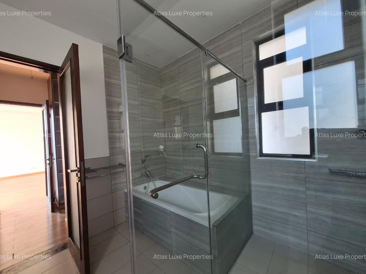 4 Bed Townhouse with En Suite in Garden Estate - 14