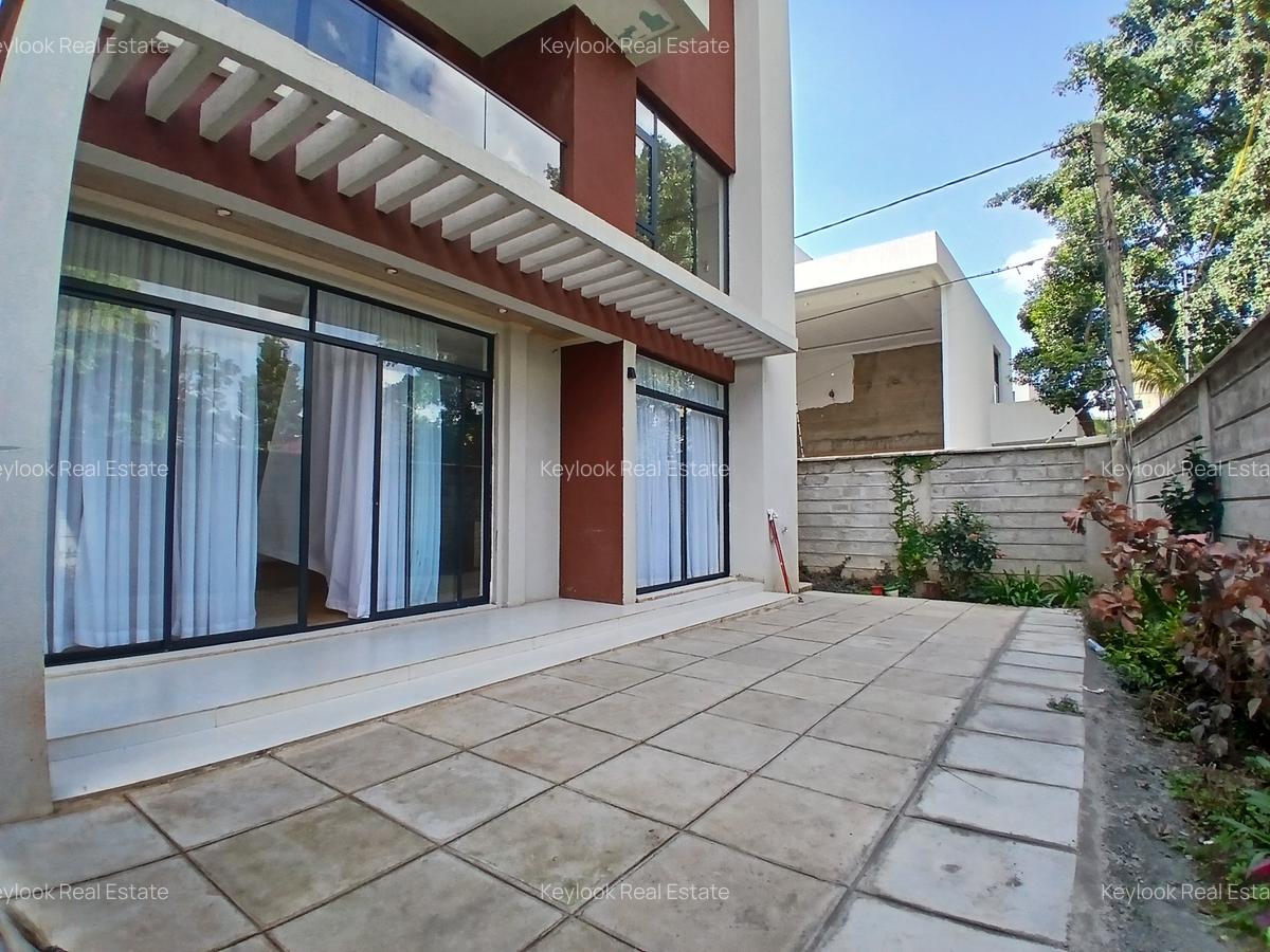 5 Bed Townhouse with En Suite at Lavington Green - 5