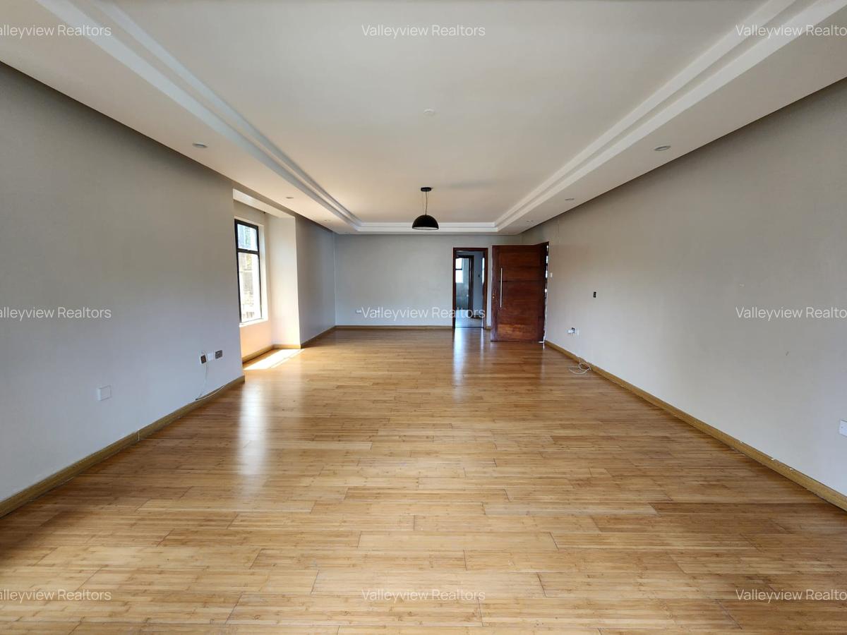5 Bed Townhouse with En Suite at Lavington - 6