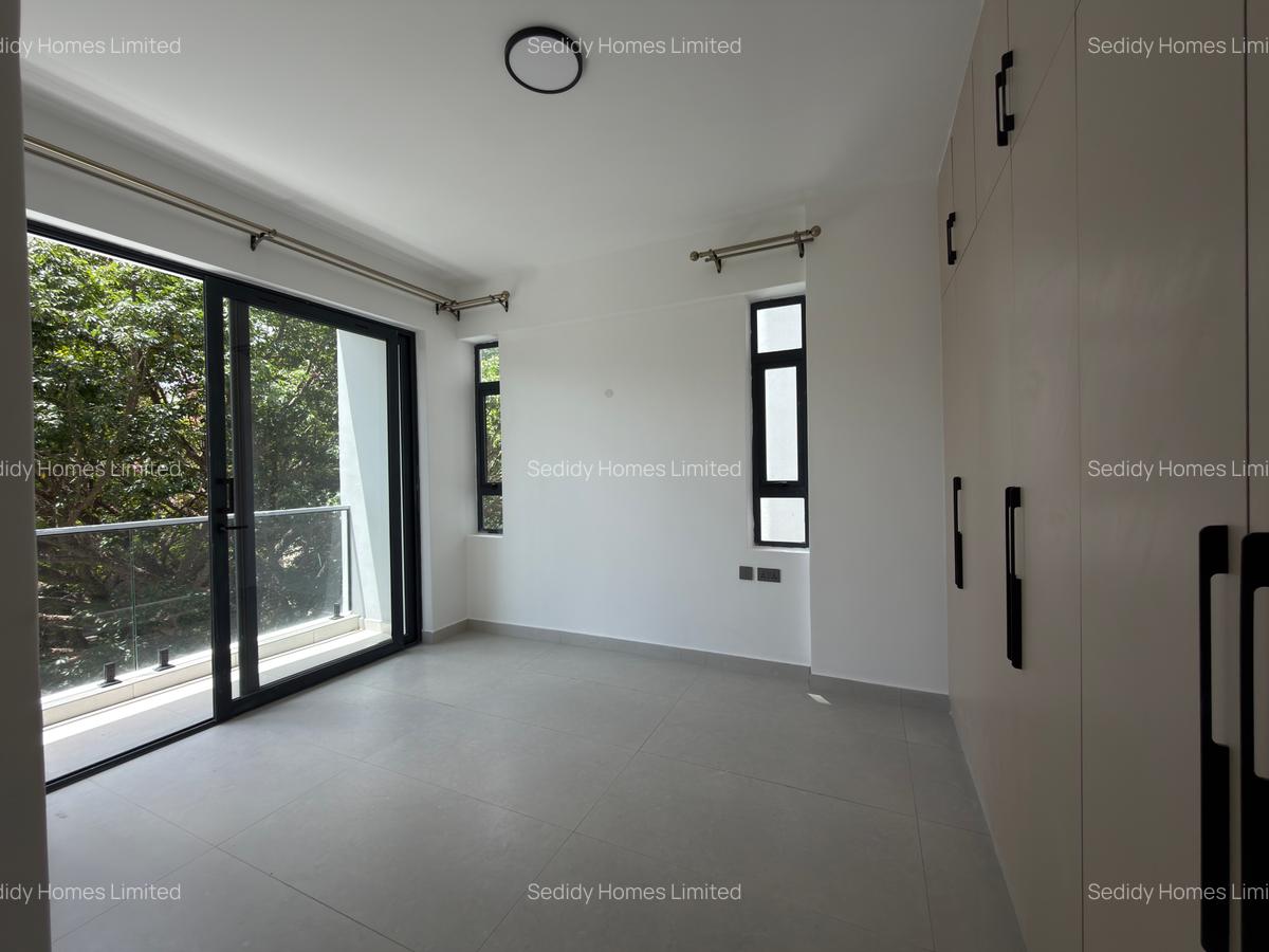 2 Bed Apartment with En Suite in Brookside - 10