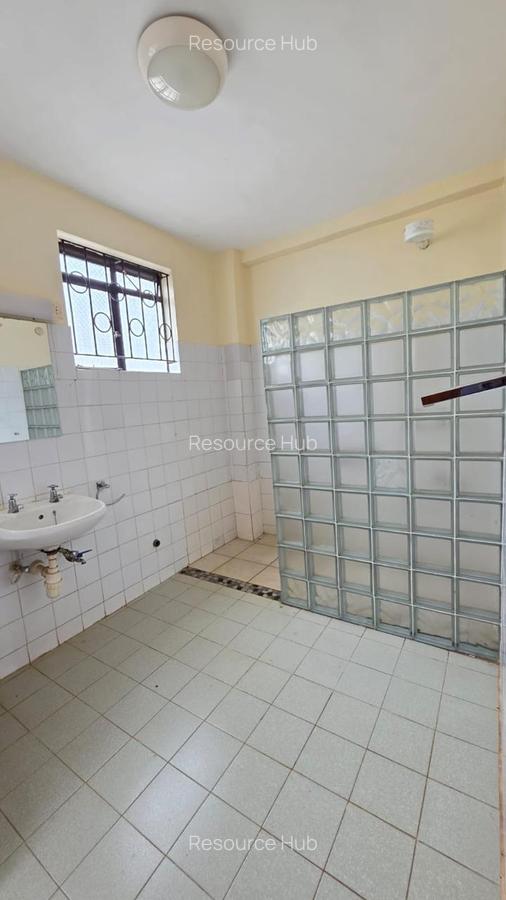 4 Bed House with En Suite at Mountain View - 12