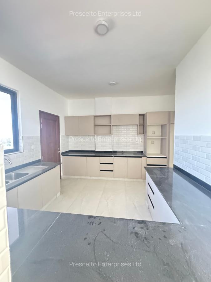 3 Bed Apartment with En Suite at Off Links Road - 4