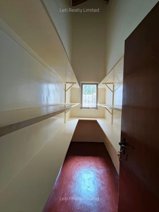 5 Bed Townhouse with En Suite in Kilimani - 4