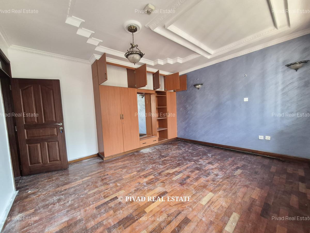 5 Bed House with Garden in Runda - 10