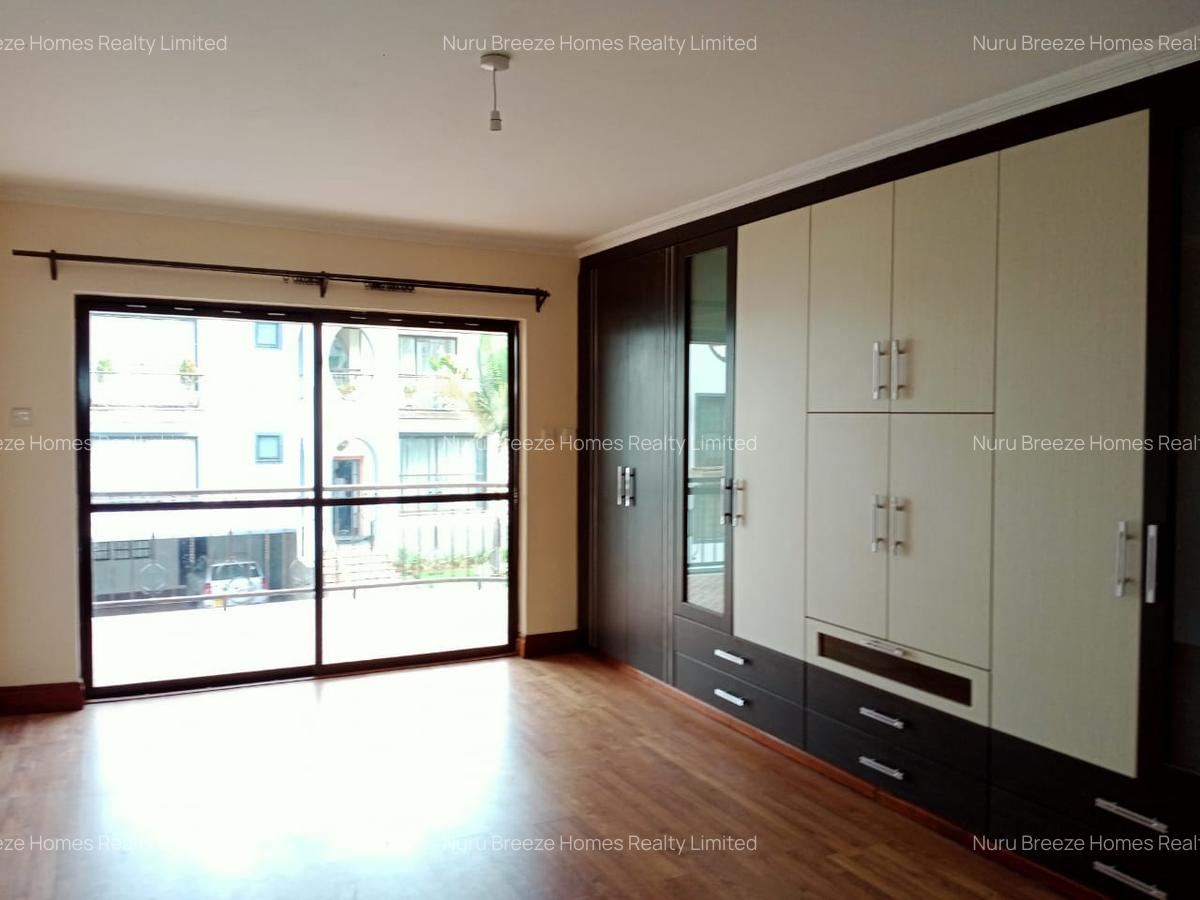 5 Bed Townhouse with En Suite in Brookside - 19