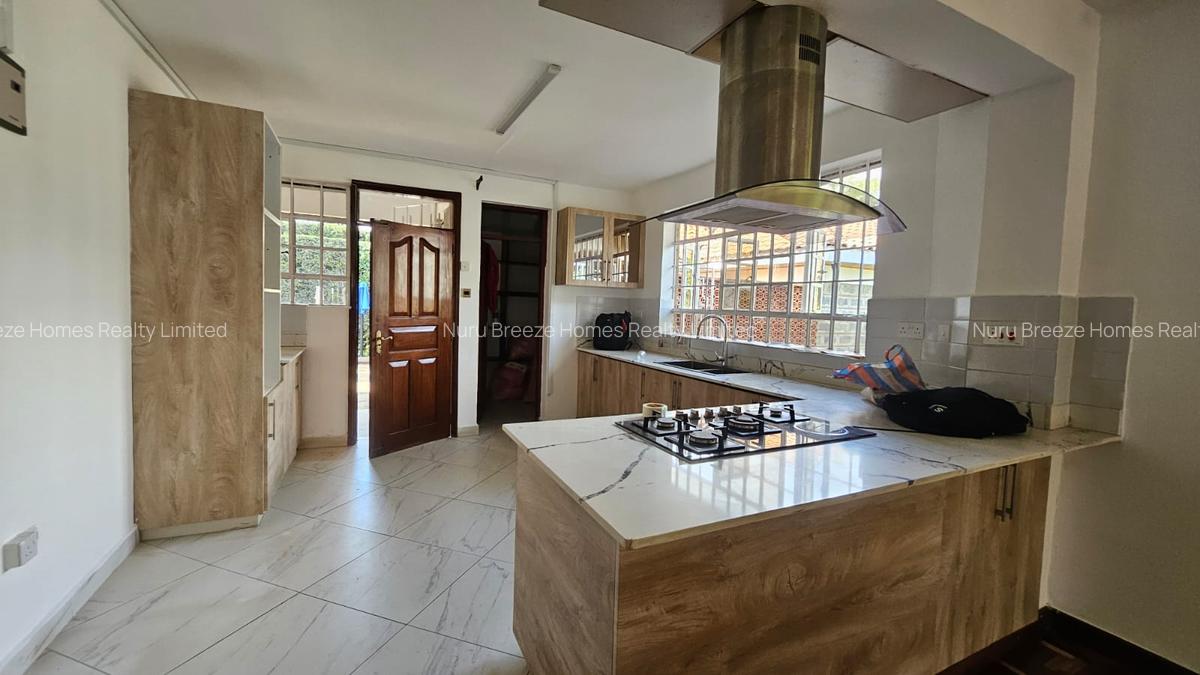 5 Bed House with En Suite in Runda - 3