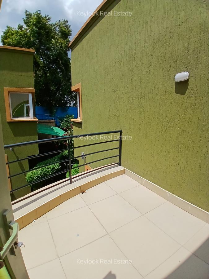 4 Bed Townhouse with En Suite at Riverside Drive - 13