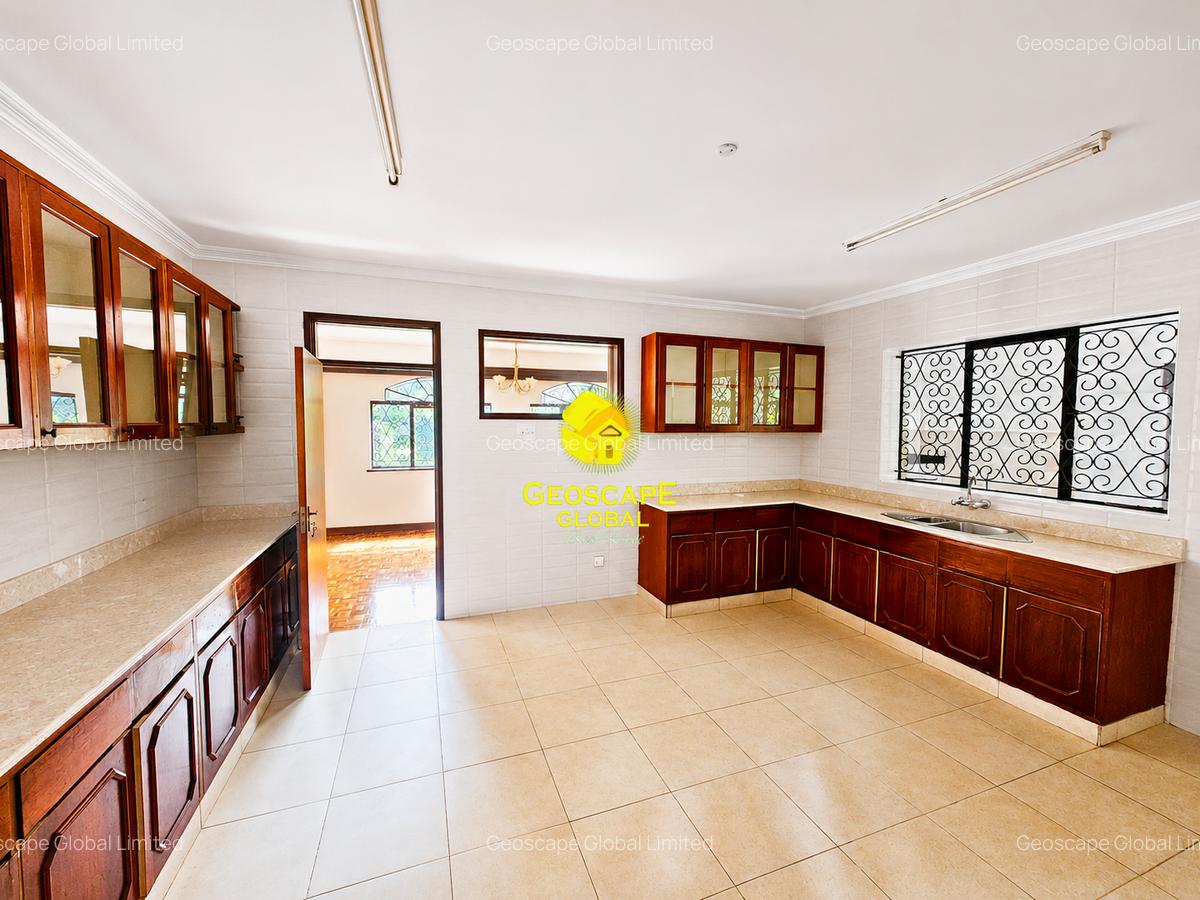 5 Bed House with En Suite in Nyari - 7