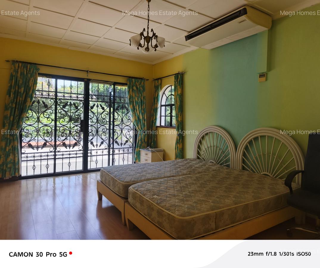5 Bed House with En Suite in Runda - 17
