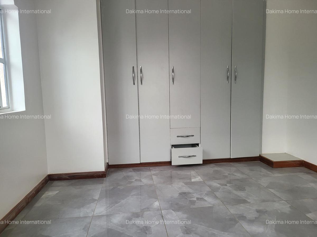 5 Bed House with En Suite in Runda - 11