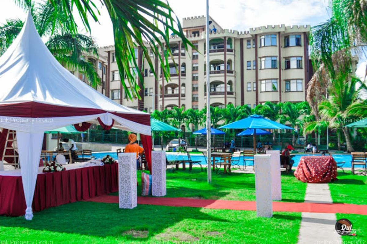1 Bed Apartment with En Suite in Nyali Area - 1