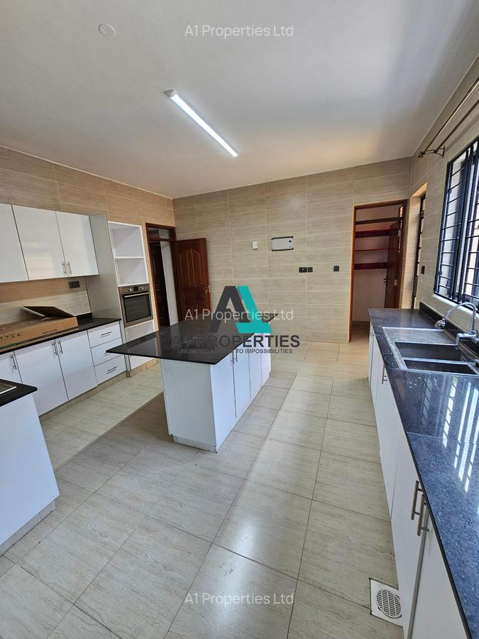 5 Bed Townhouse with En Suite in Lavington - 18