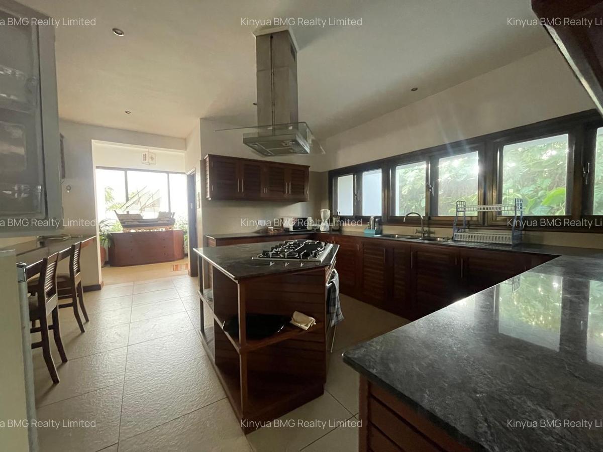 Serviced 3 Bed Apartment with En Suite in Nyali Area - 9