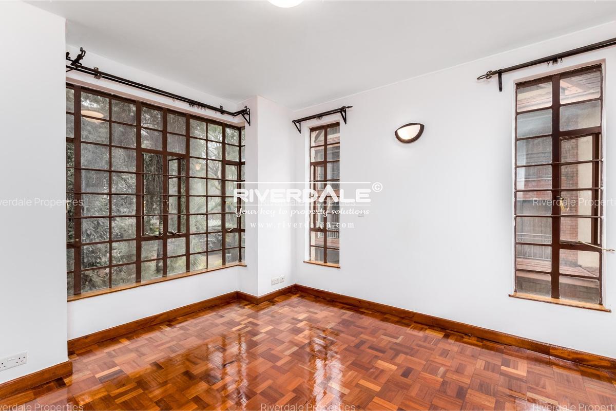 2 Bed Apartment with En Suite in Brookside - 5