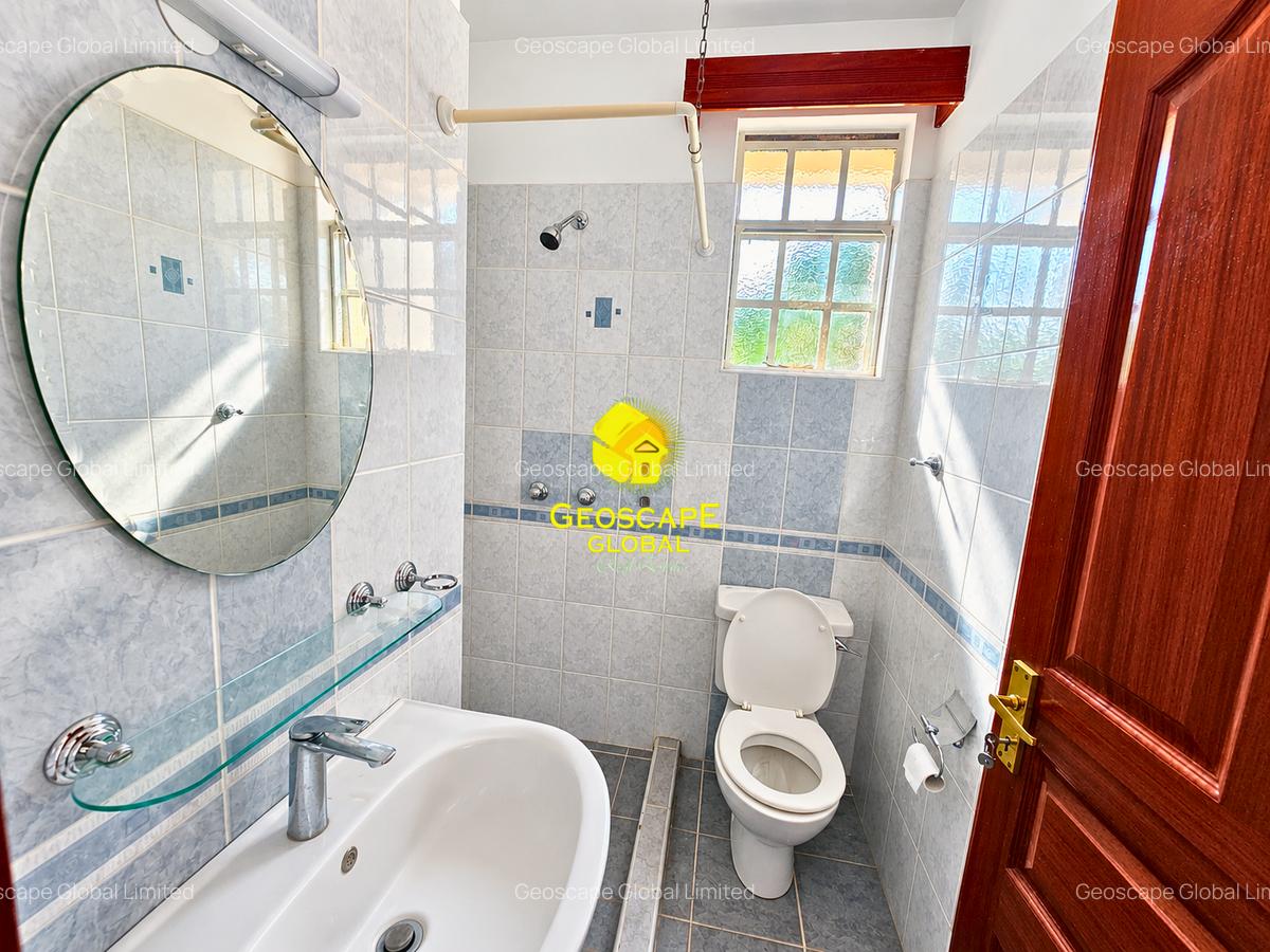 4 Bed House with En Suite in Rosslyn - 9