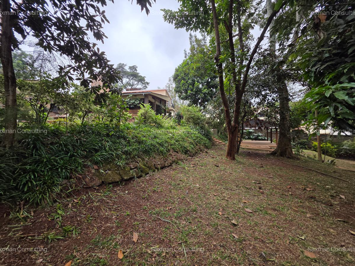 4 Bed House with En Suite in Lavington - 18