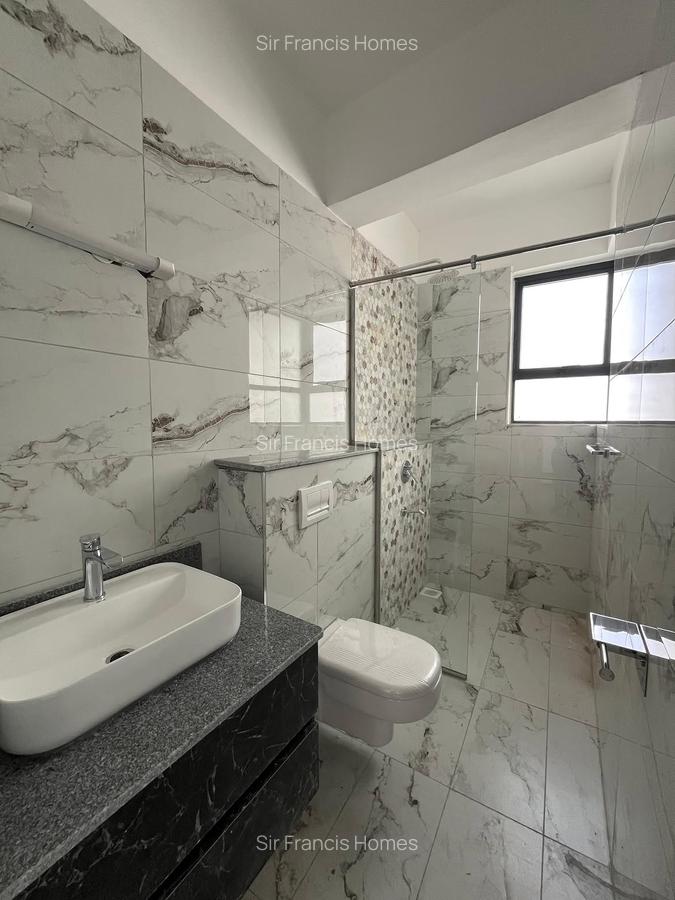Serviced 2 Bed Apartment with En Suite in Kilimani - 11