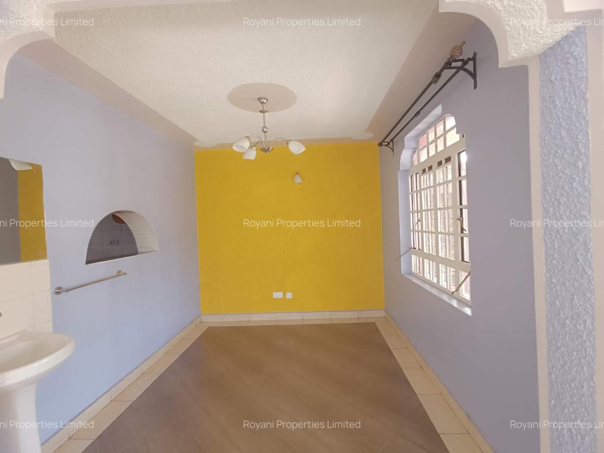 5 Bed House with En Suite in Membley - 3