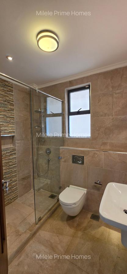 5 Bed Townhouse with En Suite at Lavington - 15