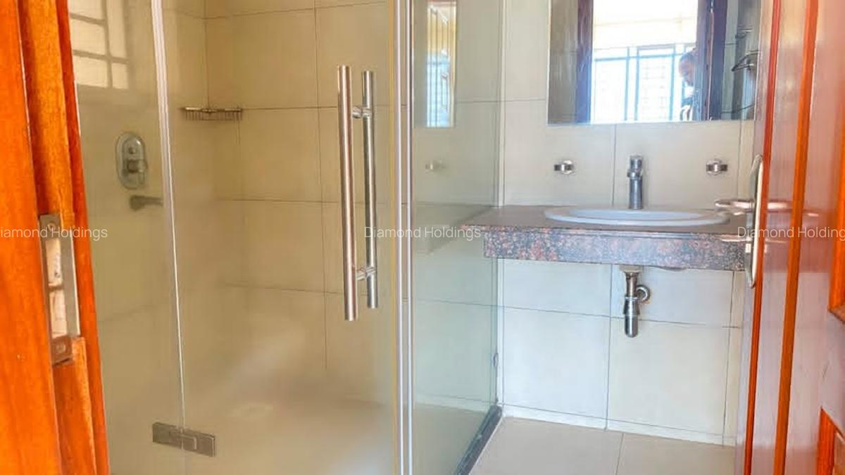 4 Bed Apartment with En Suite at Parklands - 10