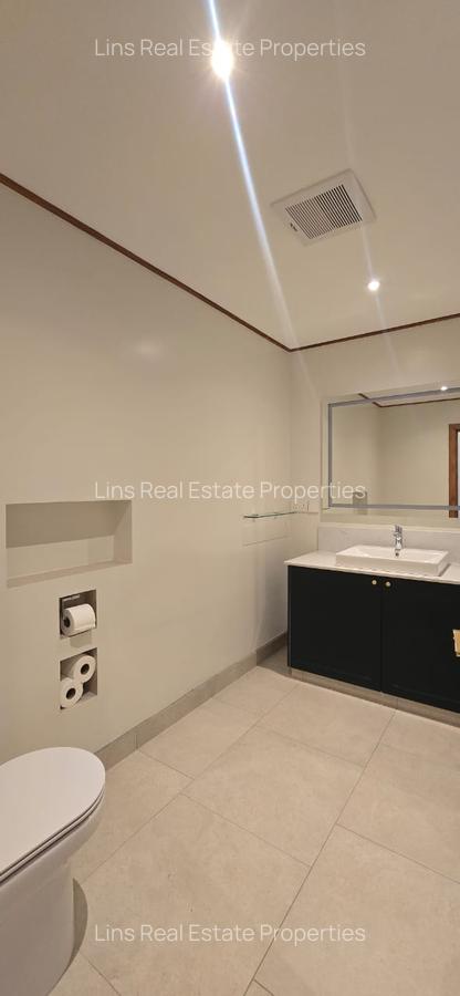 4 Bed House with En Suite in Lavington - 12