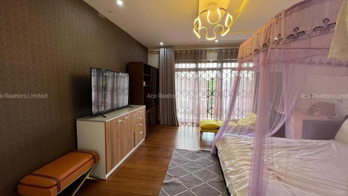 5 Bed Townhouse with En Suite at Lavington - 15
