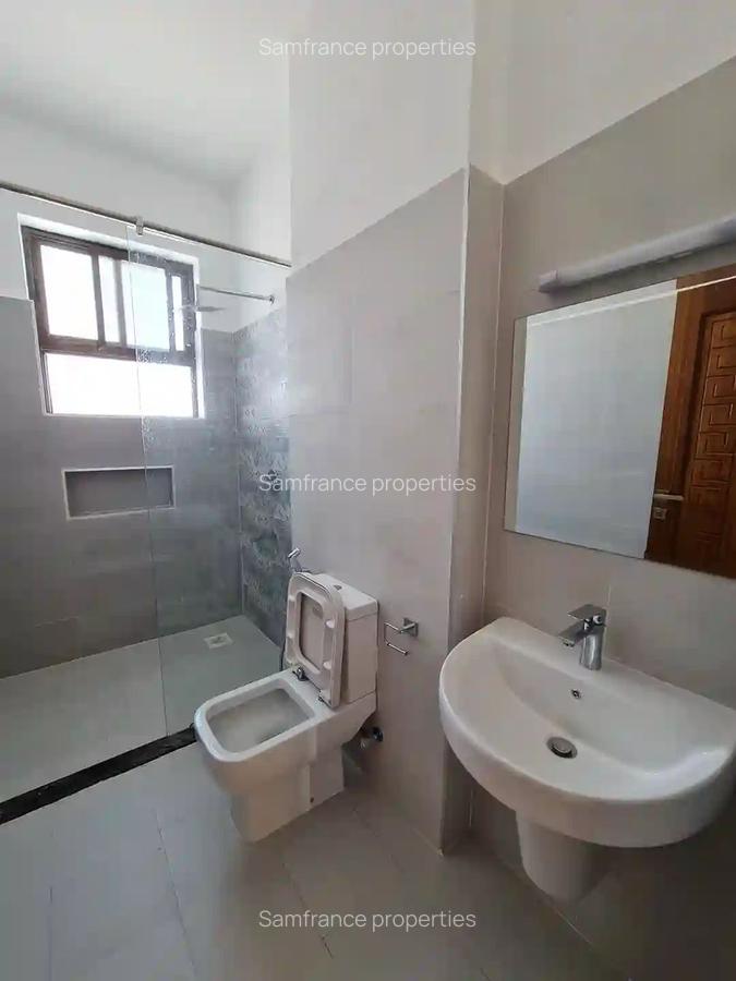 3 Bed Apartment with En Suite at Links Road - 9