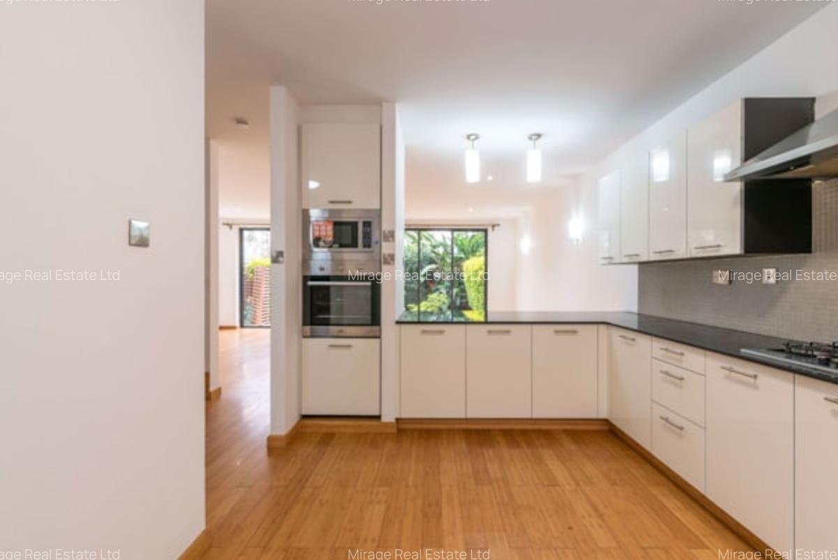 4 Bed Villa with En Suite in Garden Estate - 17