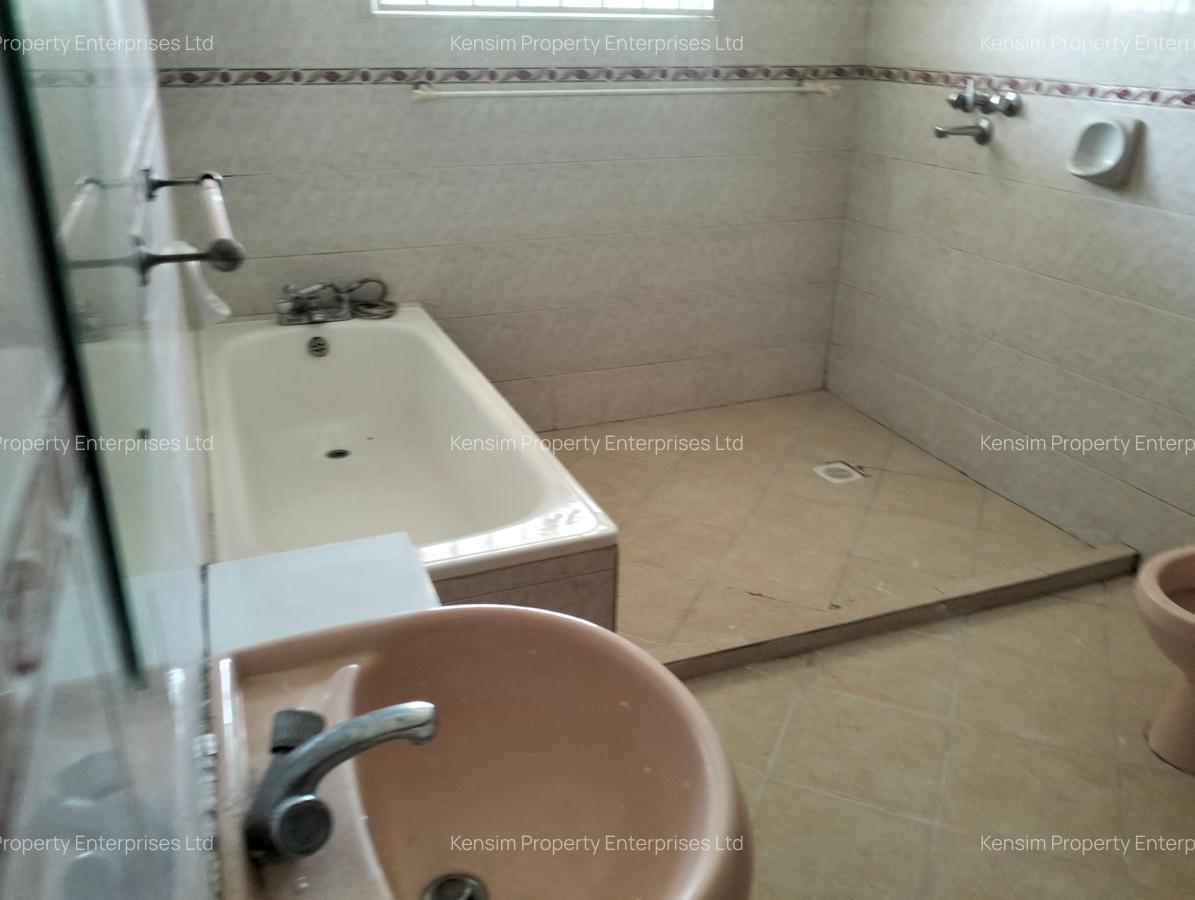 5 Bed Townhouse with En Suite in Lavington - 20