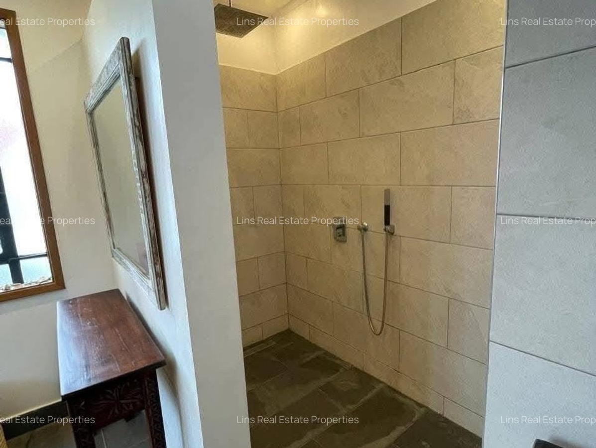 4 Bed House with En Suite in Runda - 10