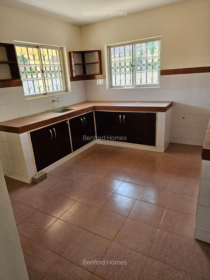 3 Bed Townhouse with En Suite at Nyali - 17