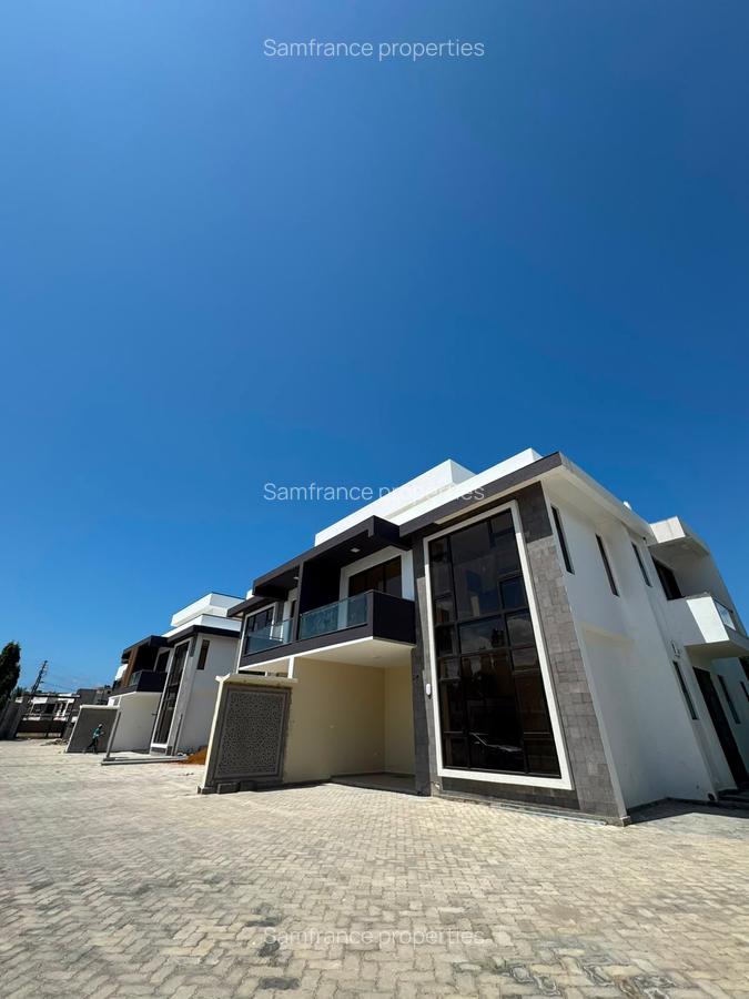 4 Bed Townhouse with En Suite at Lakers Road - 3