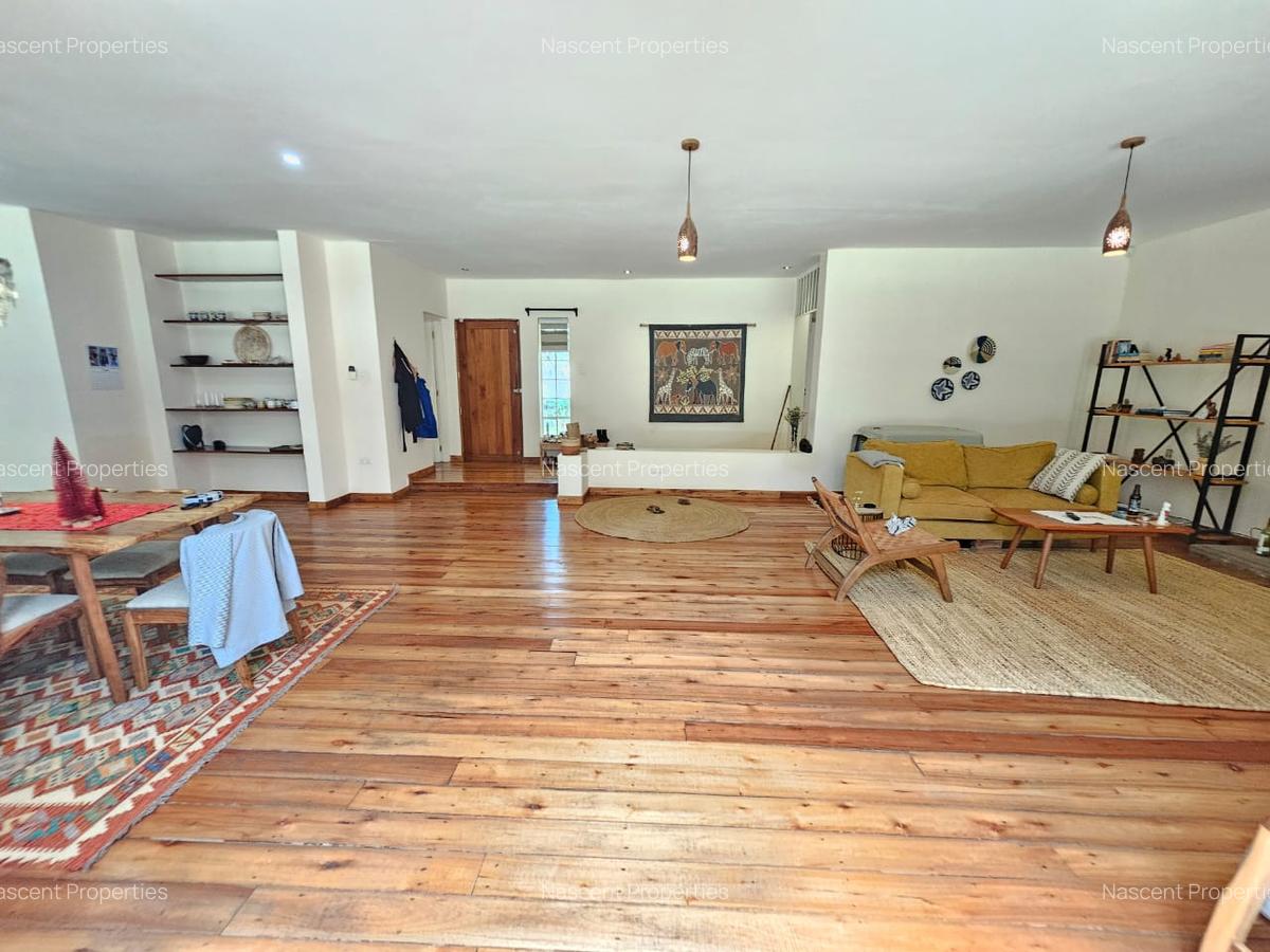3 Bed House with En Suite in Ridgeways - 8