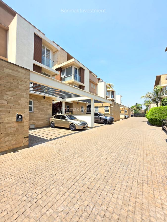4 Bed Townhouse with En Suite at Lavington Green - 6