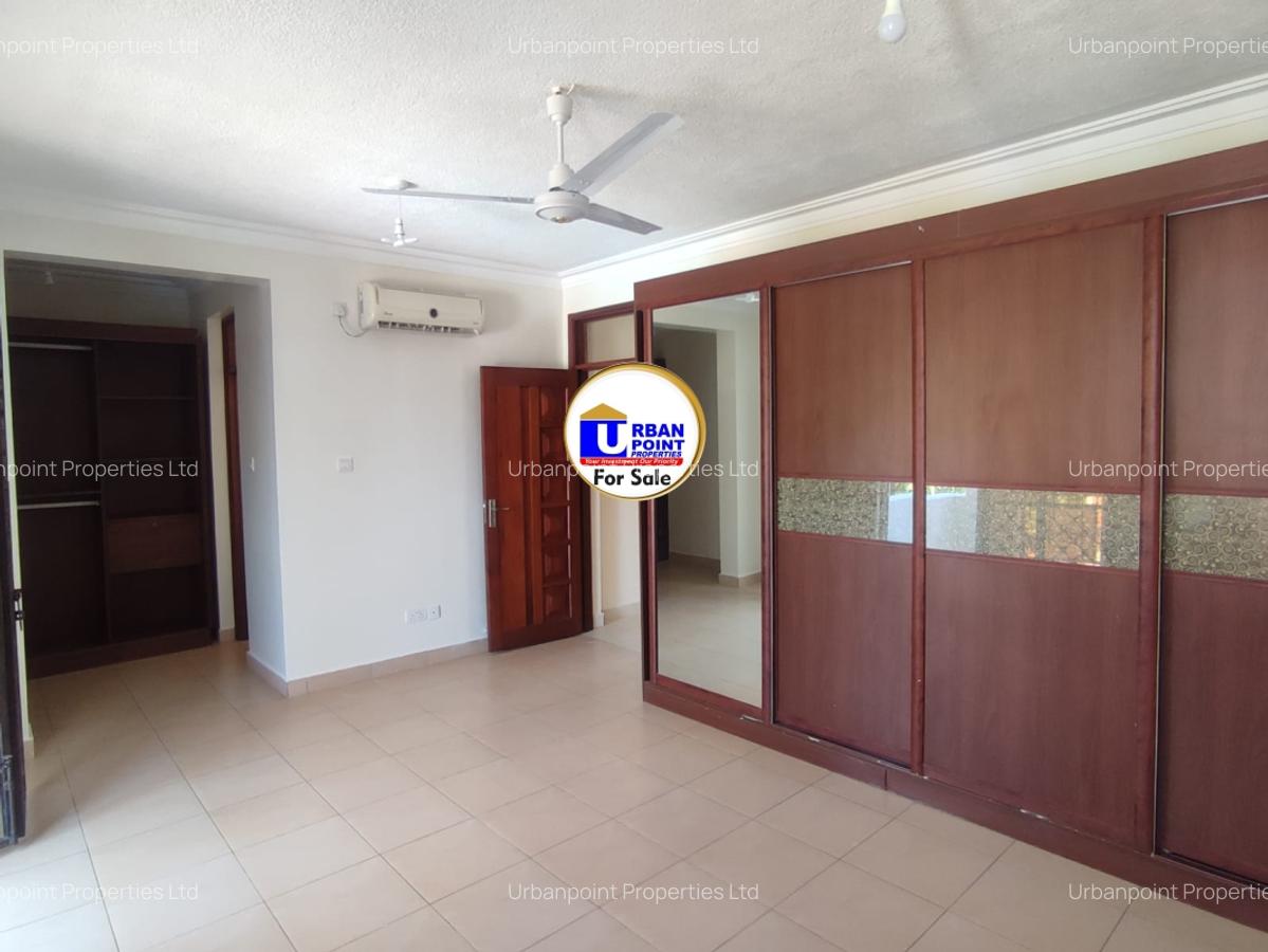 2 Bed Apartment with En Suite at Greenwood - 10