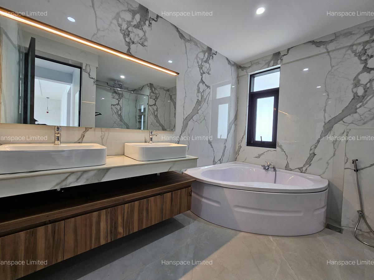 6 Bed Villa with En Suite in Lavington - 17