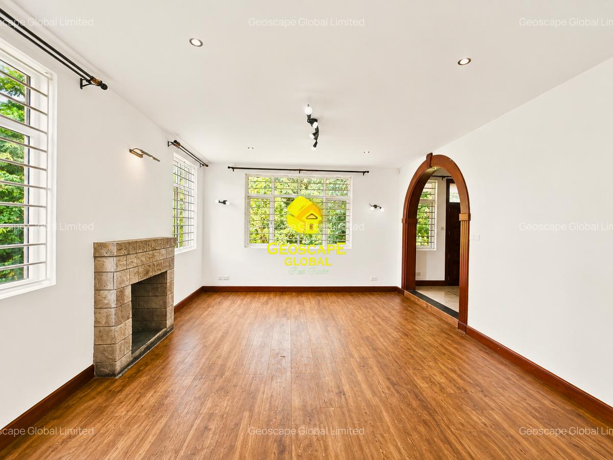 5 Bed House with En Suite in Rosslyn - 2