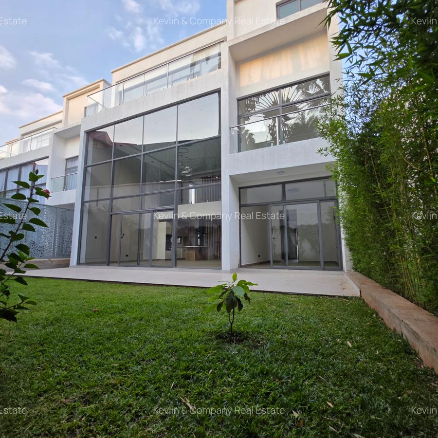 5 Bed Townhouse with En Suite in Lavington - 2