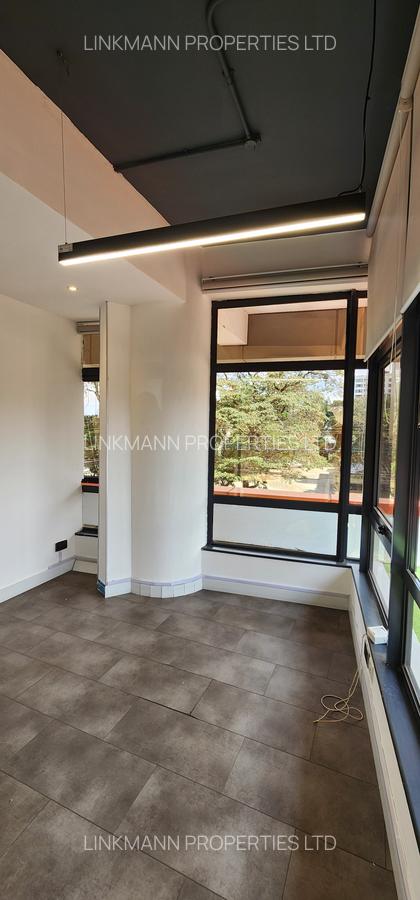 2,030 ft² Office with Service Charge Included in Parklands - 4
