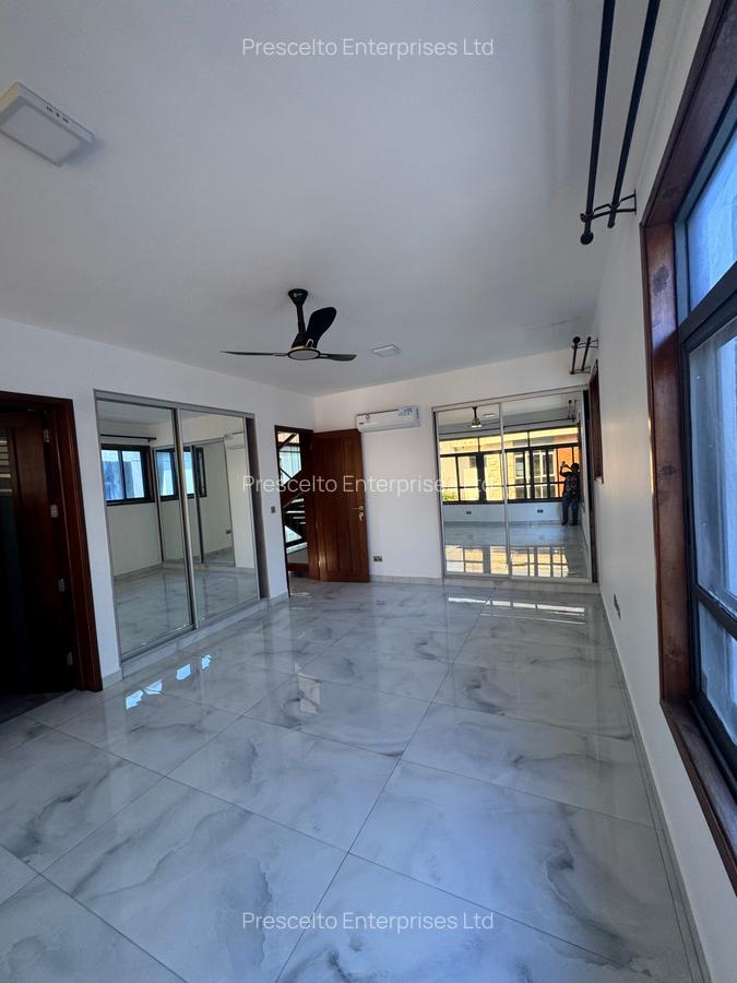 4 Bed Townhouse with En Suite at Nyali - 13