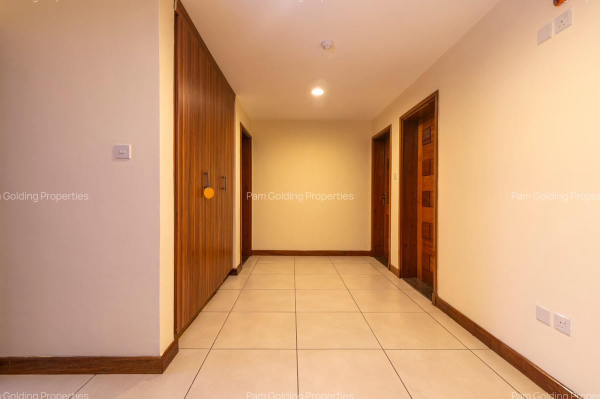 3 Bed Apartment with En Suite at School Lane - 8