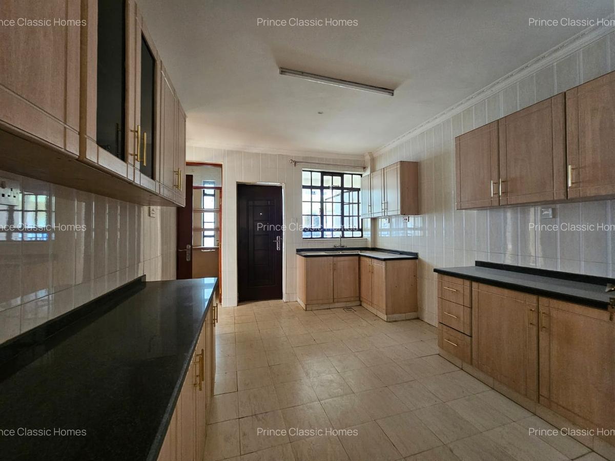 3 Bed Apartment with En Suite in Lavington - 8