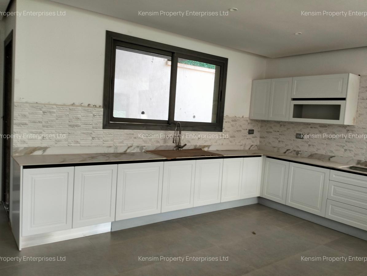 5 Bed Townhouse with En Suite in Lavington - 16