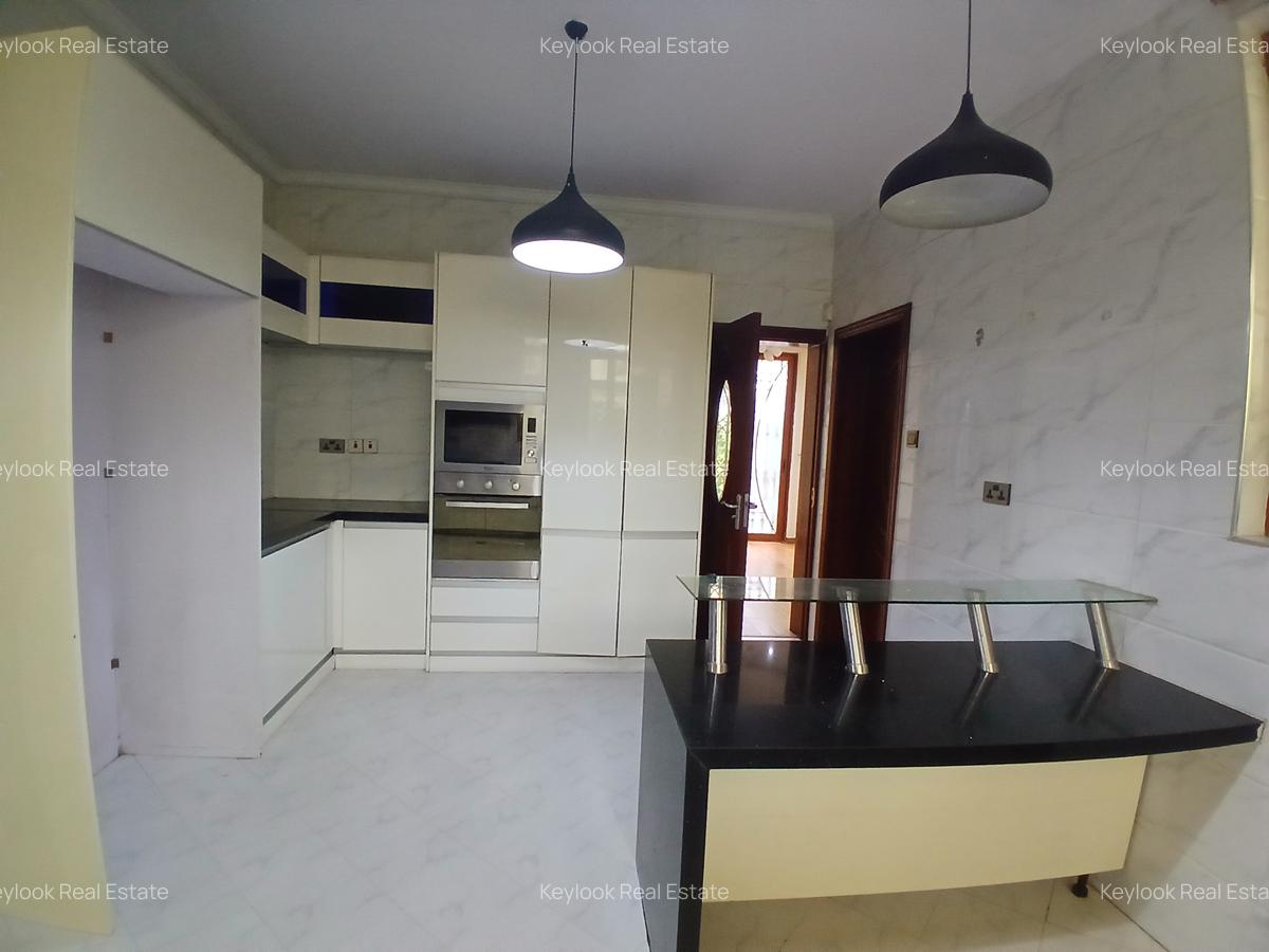 5 Bed Townhouse with En Suite at Lavington Green - 20