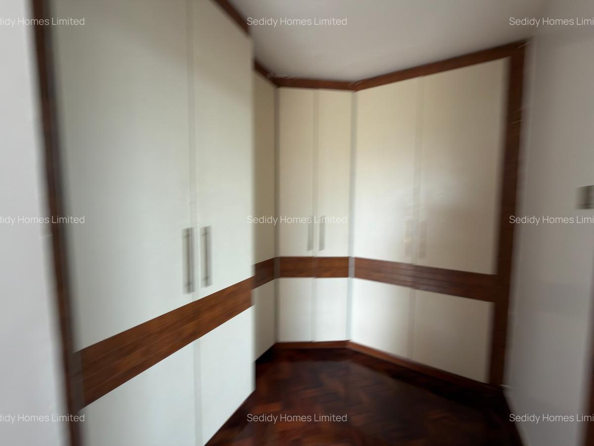 3 Bed Apartment with En Suite in Riverside - 14